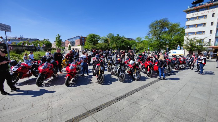 04 motocykle na placu Ducati We Ride As One Krakow 2024