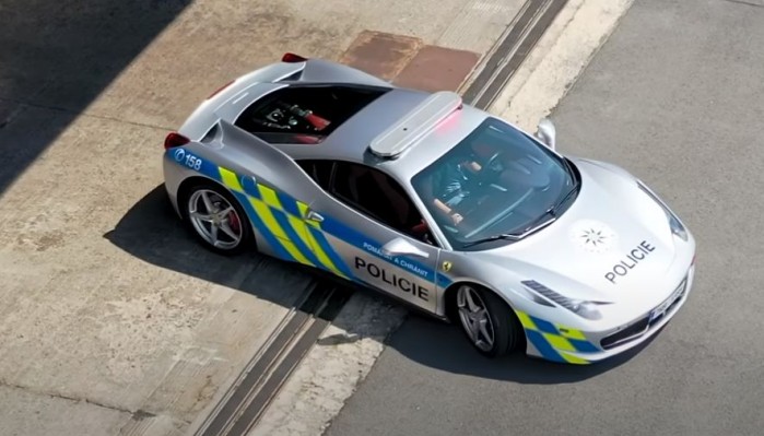 policyjne ferrari 2