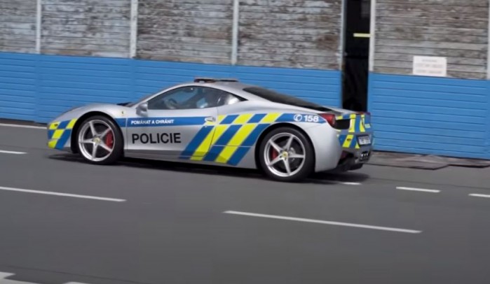 policyjne ferrari 4