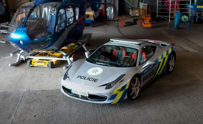 policyjne ferrari 6