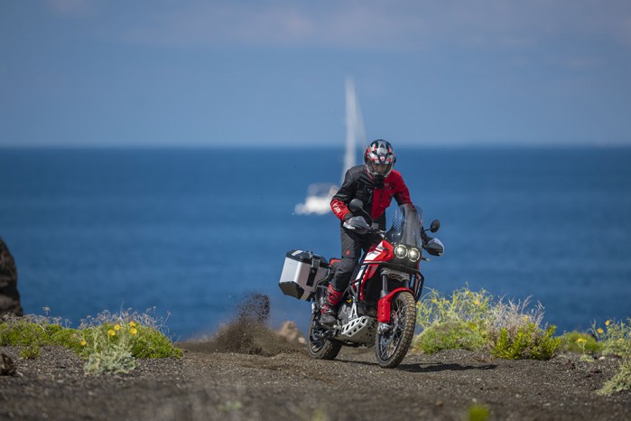 Ducati DesertX Discovery offroad