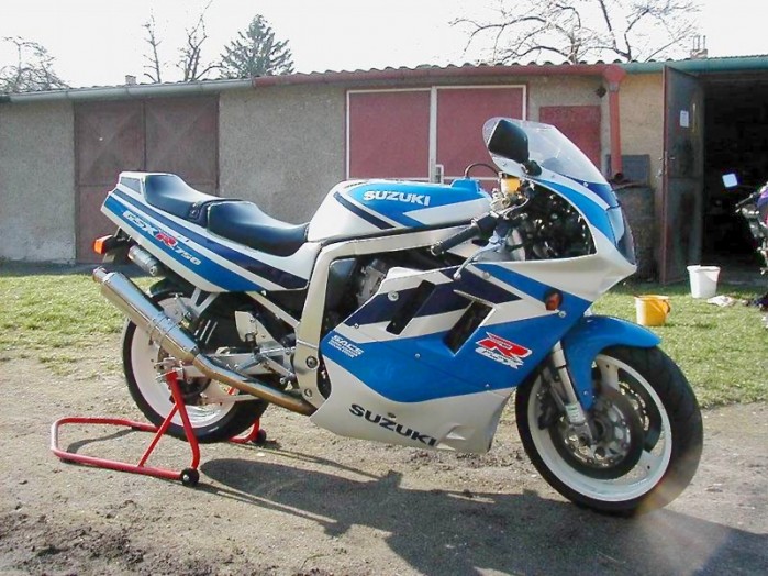 suzuki gsx r 750