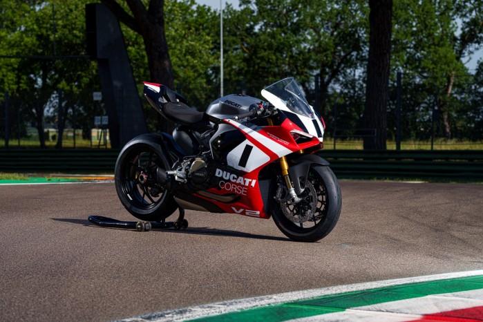 Ducati Panigale V2 Superquadro Final Edition 01