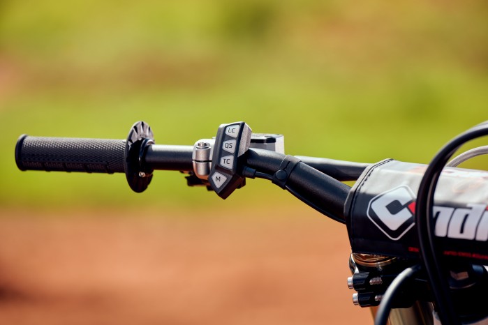 19 Triumph TF 450 RC lewa manetka