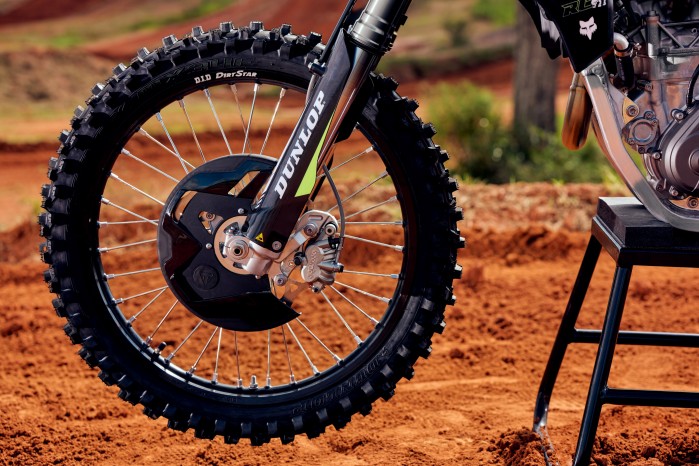 22 Triumph TF 450 RC hamulec przod