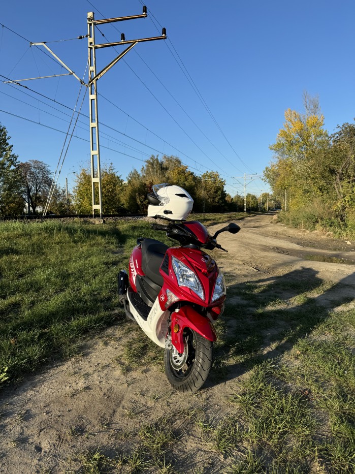 09 Barton Falcon 50 przy torach