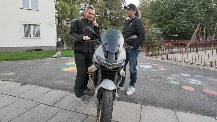 02 Moto Guzzi V100 Mandello test motocykla