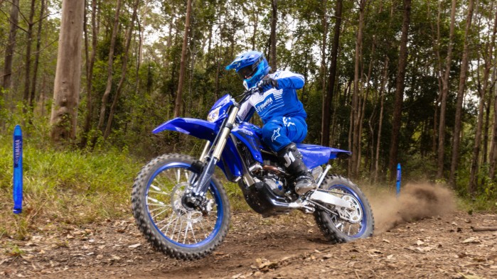 2024 Yamaha WR450F EU Icon Blue Action 002 03