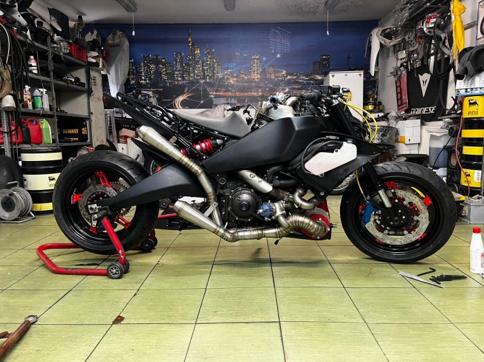 Buell 1125CR w garazu Szajby