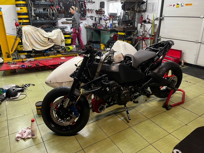 Buell 1125CR wydluzony custom