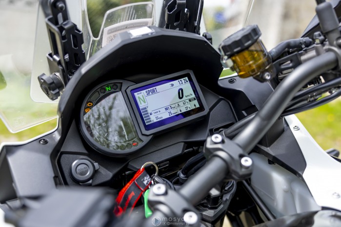 06 Kawasaki Versys 1100 2025 zegary