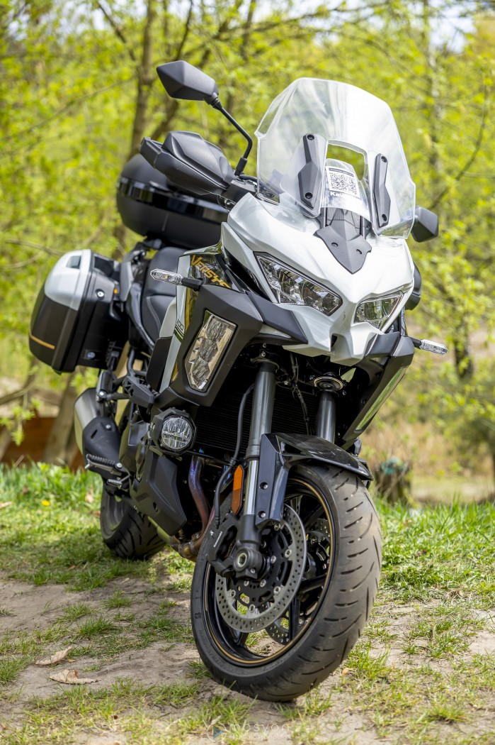 10 Kawasaki Versys 1100 2025 z przodu