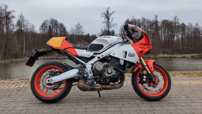 4 Yamaha XSR900GP profil