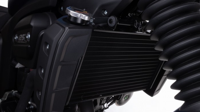 09 Junak M18 Vintage 125 chlodnica