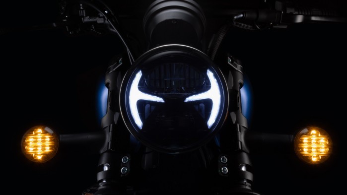 11 Junak M18 Vintage 125 swiatlo