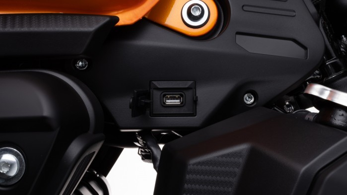 14 Junak M18 Vintage 125 usb