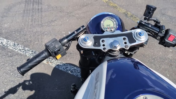 Suzuki GSF750R custom kokpit