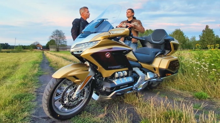 Gamonie Wybieraja Konie Honda GL1800 Gold Wing Tour
