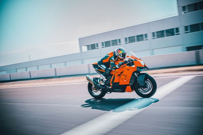 2026 KTM 990 RC R 2
