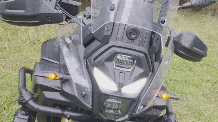 VOGE Rally 800 Black Knight kamera