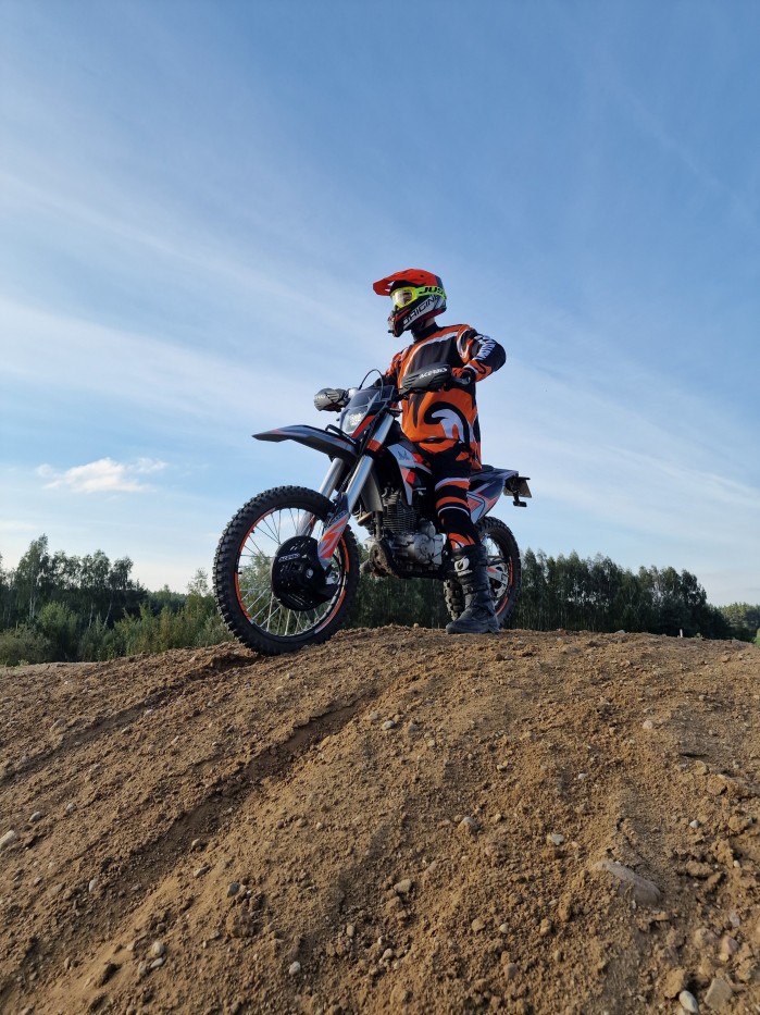 JML EN250i na torze mx