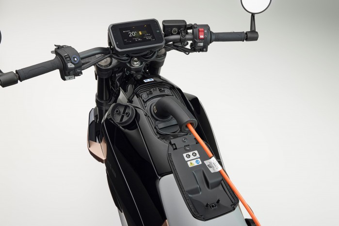 Honda WN7 2026 ladowanie motocykla