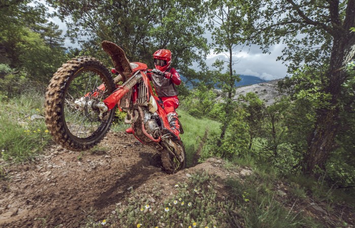 104372 ENDURO EC 350F MY26 ACTION