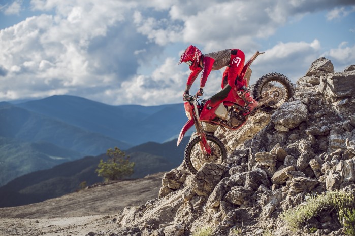 104376 ENDURO EC 350F MY26 ACTION