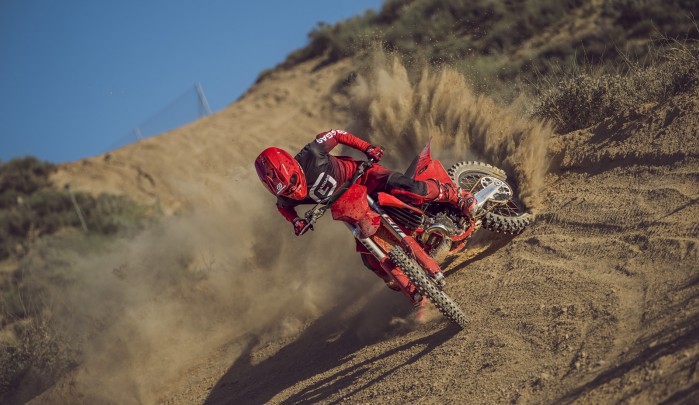 106932 MOTOCROSS MC 250 MY26 ACTION