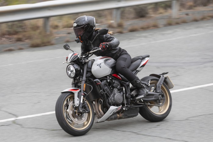 Triumph Trident 800 2026 test akcja