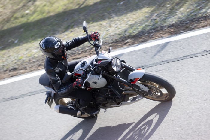 Triumph Trident 800 2026 test drogowy