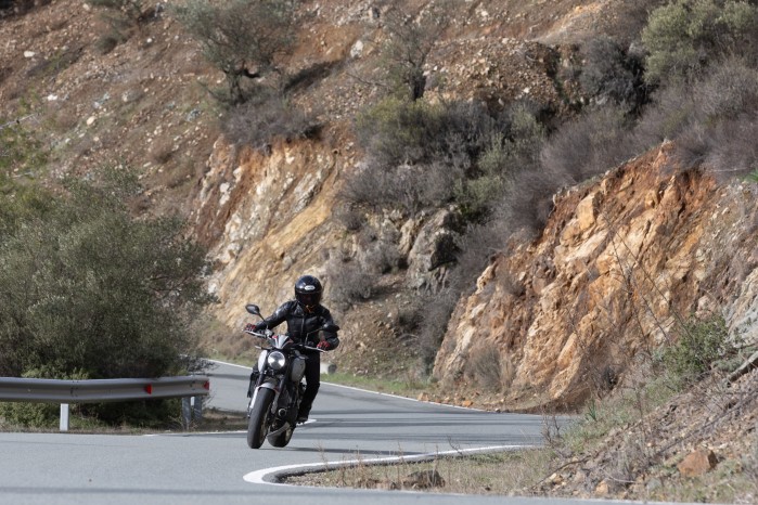 Triumph Trident 800 2026 test gory