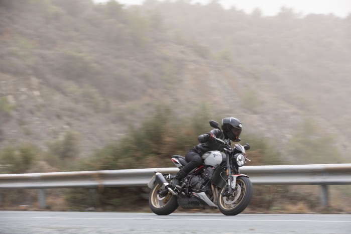 Triumph Trident 800 2026 test mgla