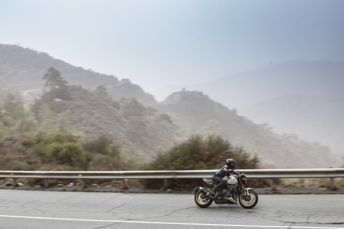 Triumph Trident 800 2026 test wzgorza