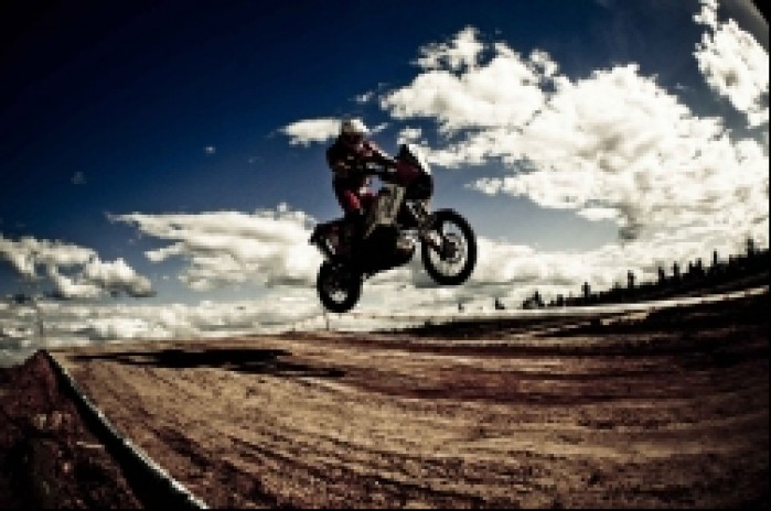 KTM690 w locie Jakub Przygonski