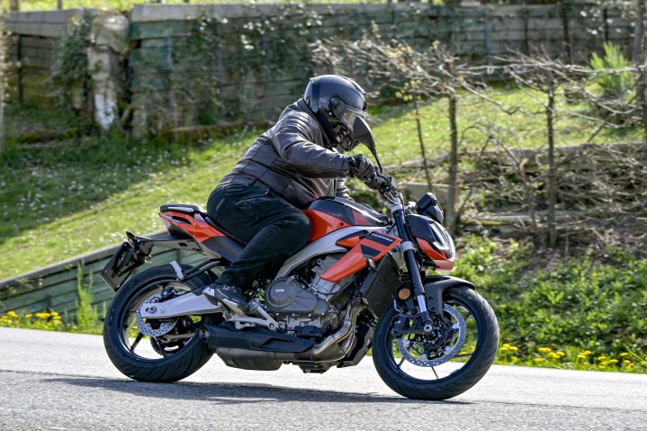 17 Aprilia Tuono 457 2025 kategoria A2