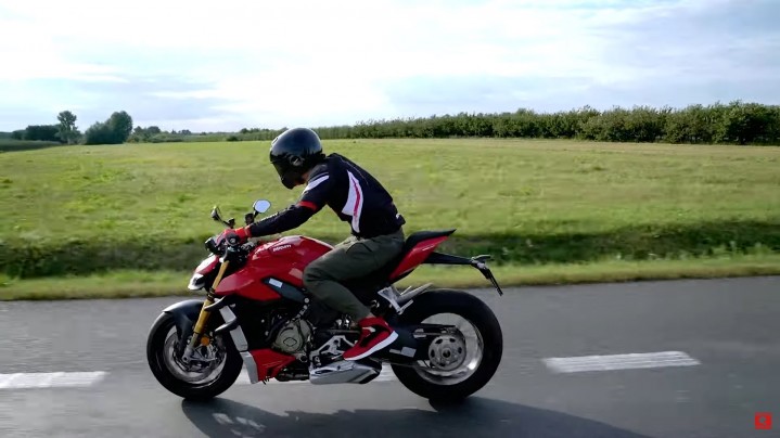 Ducati Streetfighter V4S 2020 akcja