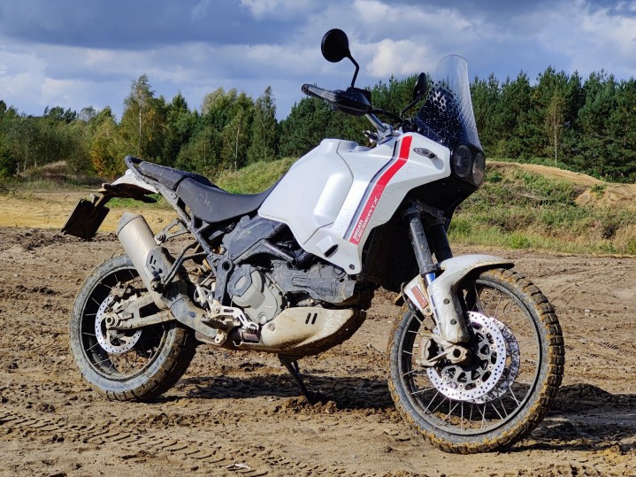 01 Ducati DesertX test w terenie