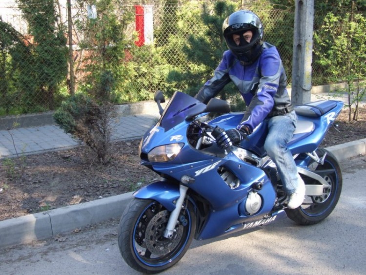 Yamaha R6