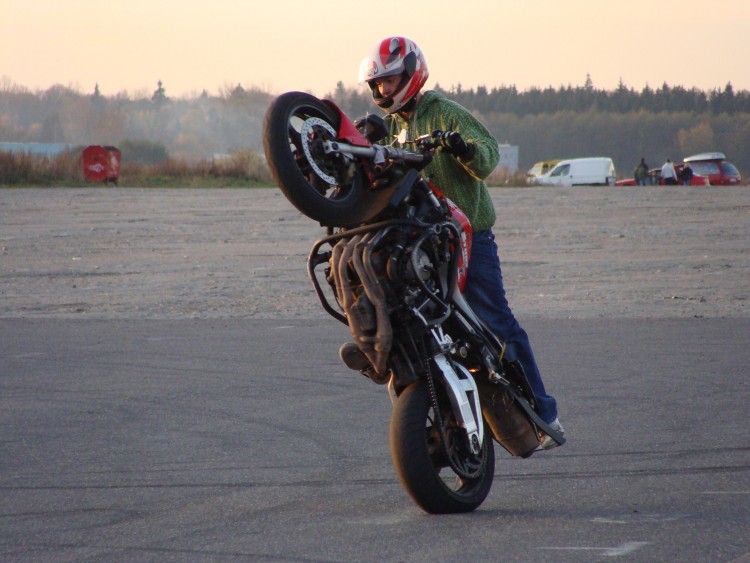 wheelie 