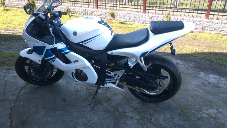 Yamaha r6 white