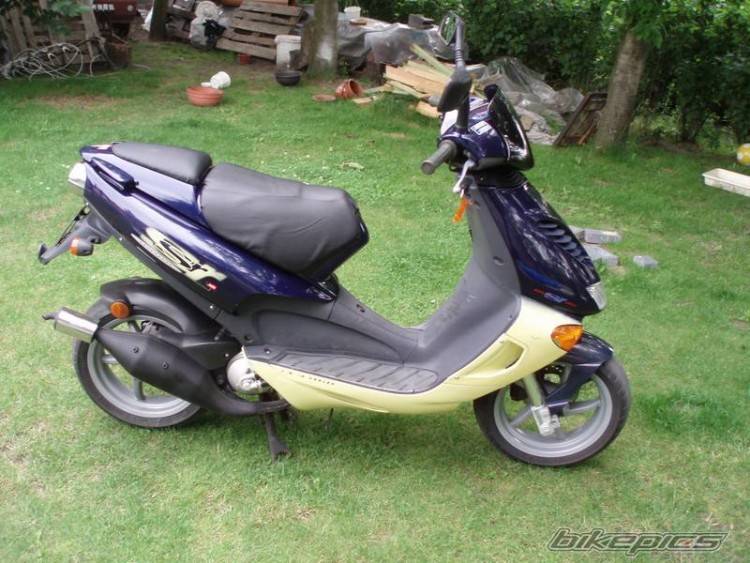 Aprilia sr