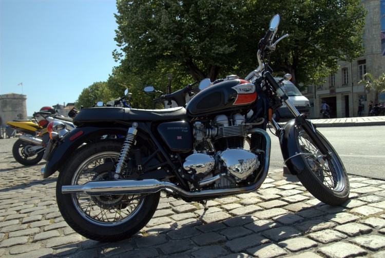 Triumph Bonneville T100  2