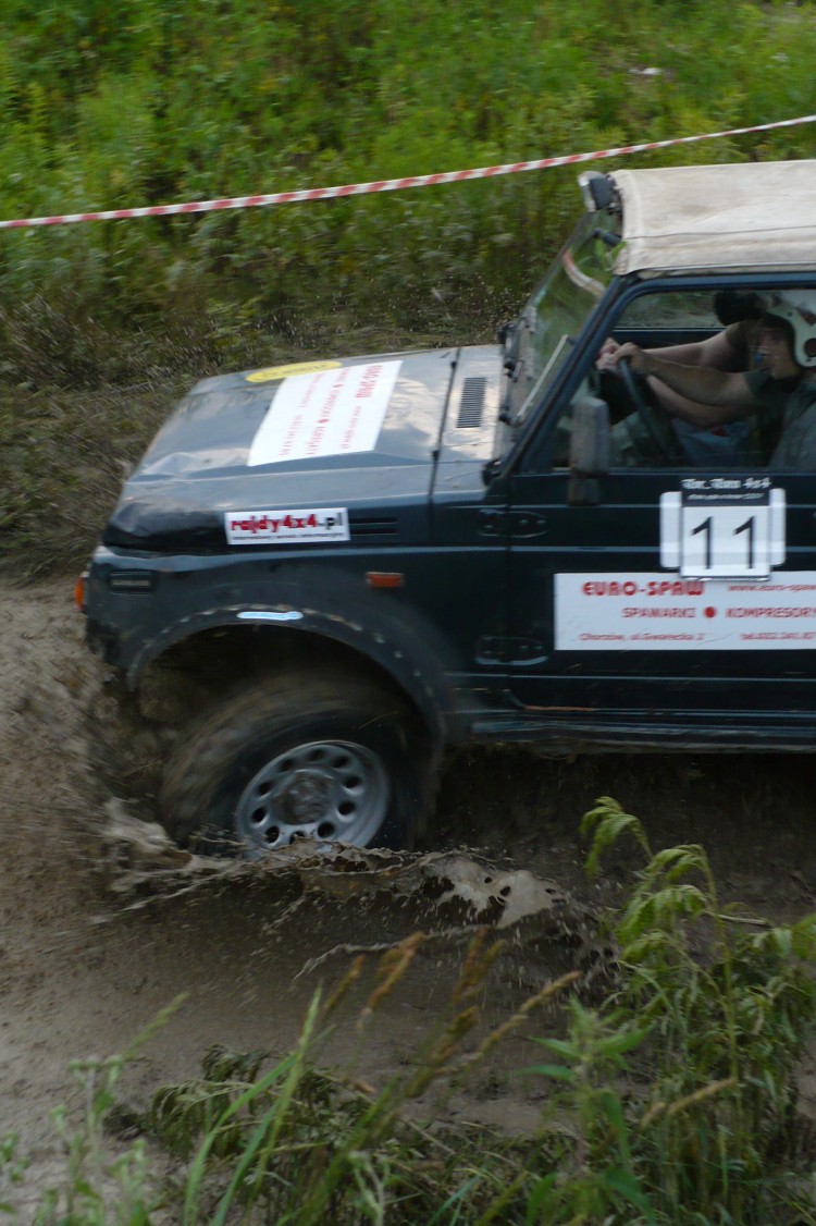 Suzuki Samurai w akcji ...