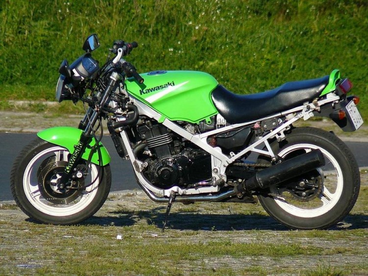 Kawasaki GPZ 500 s 3