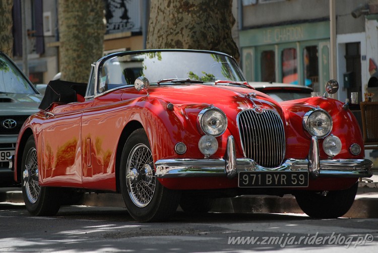 Stary Jaguar we Francji