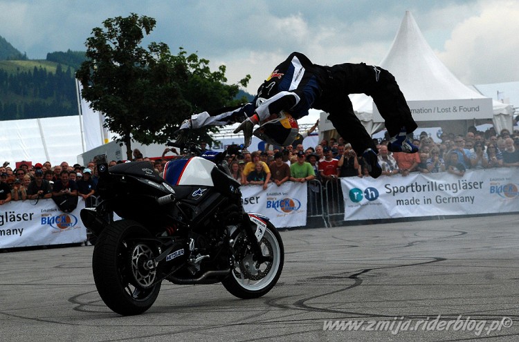 Chris Pfeiffer konczy pokaz