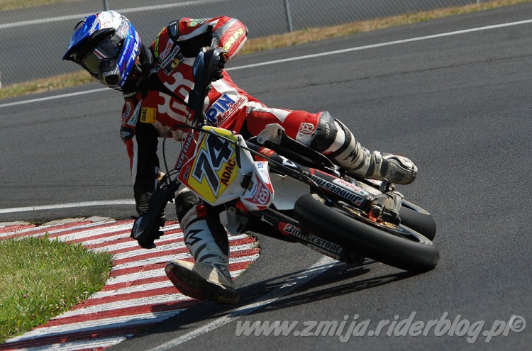 Jurgen Kunzel zlozenie na supermoto w zakrecie