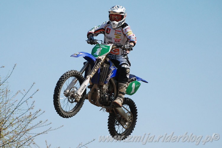 Kedzierski w trakcie skoku