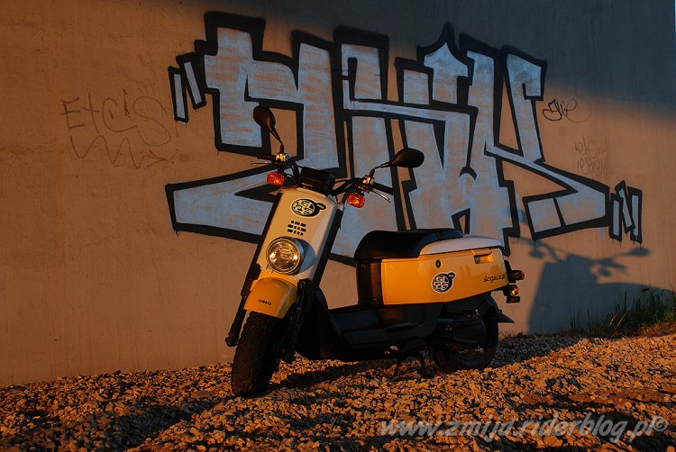 Yamaha Giggle graffiti pod siekierkowskim